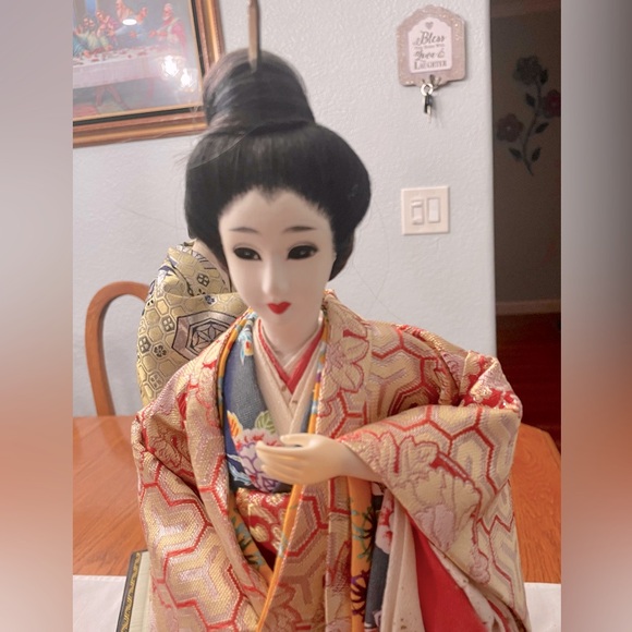 Japanese Gaisha & Male Dolls in Kimonos, Authentic. 18” with base. - Picture 13 of 15